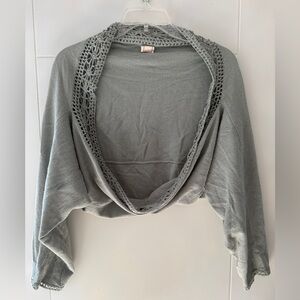 Chic Gray Women's Shrug with Crochet Trim